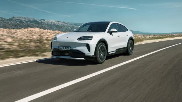 
                    Porsche Cayenne Coupé elétrico pode ter mais de 1.000 cv. Quanto custa?
                