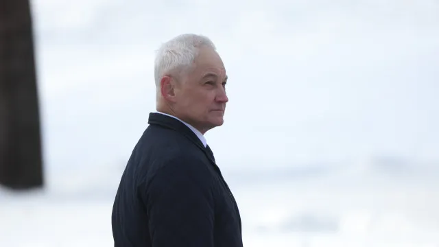 
                    Ministros da Defesa da Rússia e da China reunidos. 