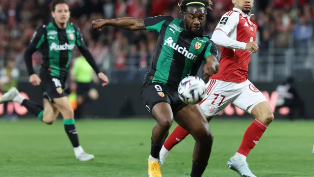 
                    De 3-0 para 3-3. Lens salva ponto, mas PSG pode disparar na liderança
                