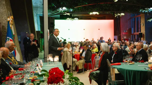 
                    Seguro jantou com a Associação 25 de Abril. As imagens (e os discursos)
                