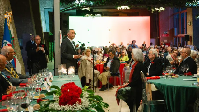 Seguro jantou com a Associação 25 de Abril. As imagens (e os discursos)