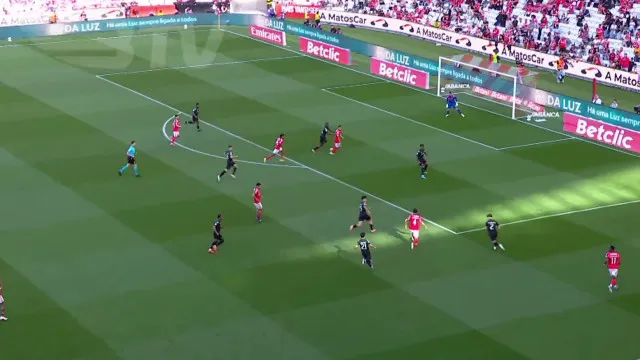 
                    António Silva brilhou e só parou quando serviu Barreiro para o 1-0
                