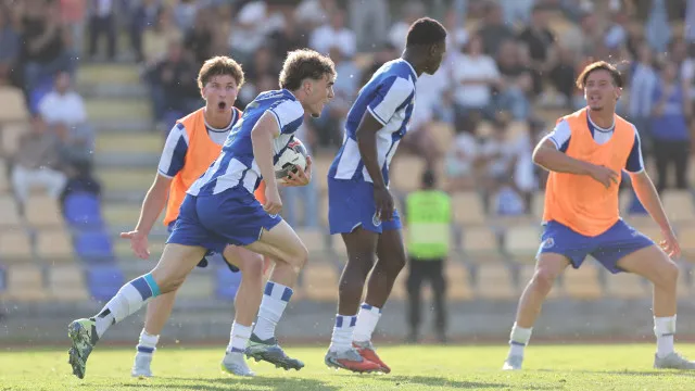 
                    FC Porto e Benfica empatam e festa fica adiada em jogo de muita polémica
                