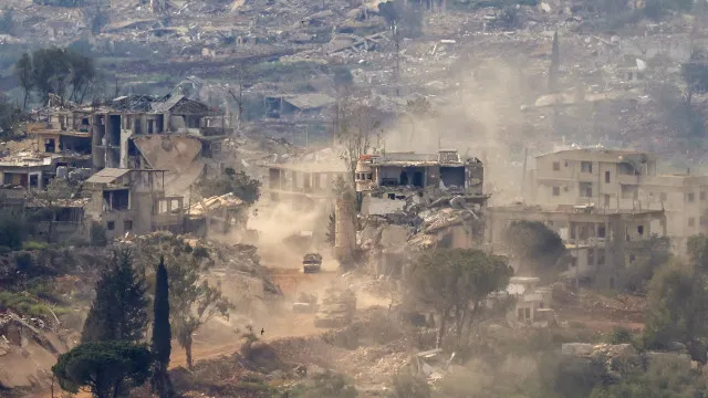 
                    Líbano anuncia 14 mortos em ataques israelitas (maior n.º desde trégua)
                