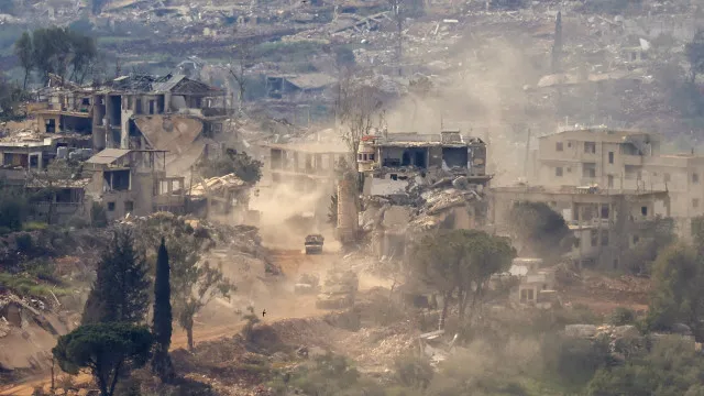 
                    Três pessoas morreram em ataque israelita no sul do Líbano
                