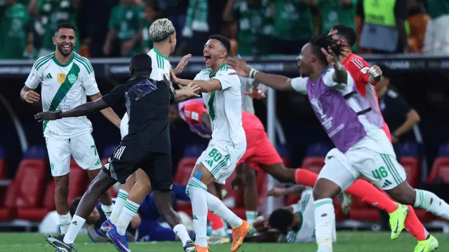 Al-Ahl, a jogar com menos um, sagra-se bicampeão da Champions asiática