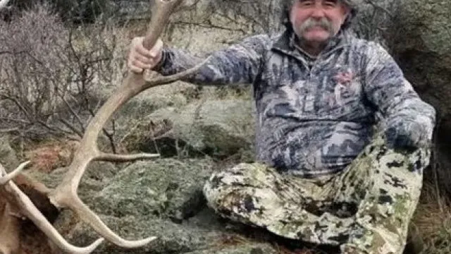 Milionário morre esmagado por elefantes durante expedição de caça