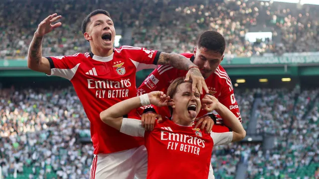 
                    E vão 3. Grito da 'juventude revolucionária' converte Mourinho no Benfica
                