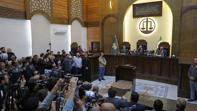 
                    Começa em Damasco primeiro julgamento de figuras do regime de Al-Assad
                