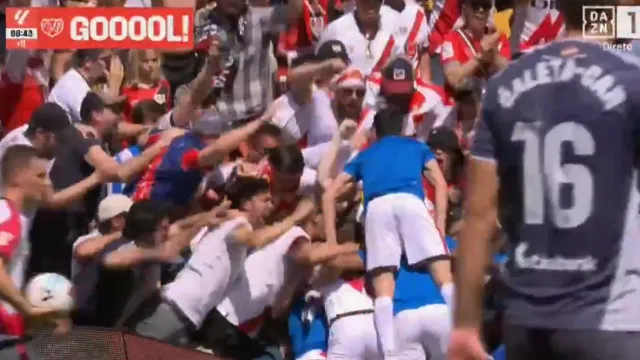 Alemão com sotaque luso faz golo que dá que falar pela reação dos adeptos