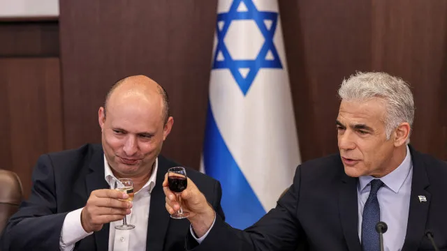 
                    Ex-primeiros-ministros de Israel querem derrotar Netanyahu 