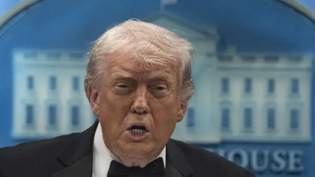
                    Trump volta a ameaçar México: 