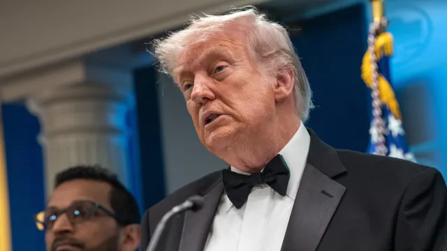 
                    Trump insiste que 