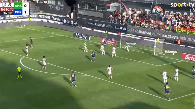 Com passes destes é mais fácil. Alberto Costa assistiu Deniz Gul... assim