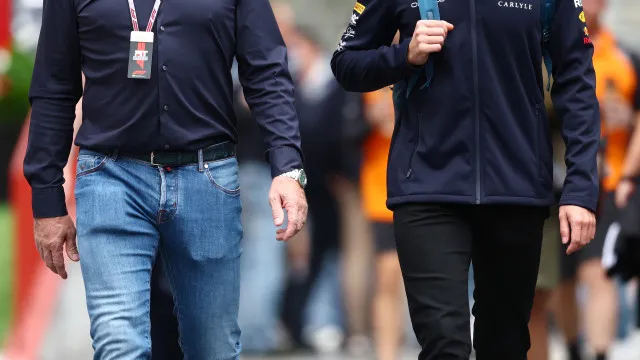 Pai de Verstappen desfez carro num aparatoso acidente em rali. Saiu ileso