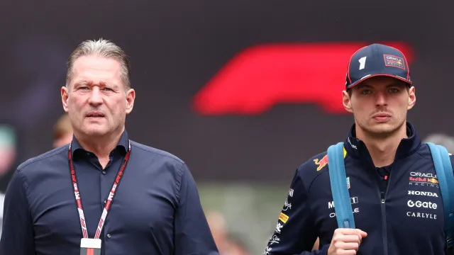 Pai de Verstappen desfez carro num aparatoso acidente em rali. Saiu ileso