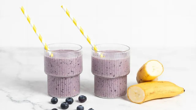 
                    9 formas de tornar os smoothies mais proteicos (sem usar proteína em pó)
                