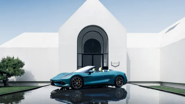 
                    Novo supercarro elétrico chinês tem 1.000 cv e é descapotável
                