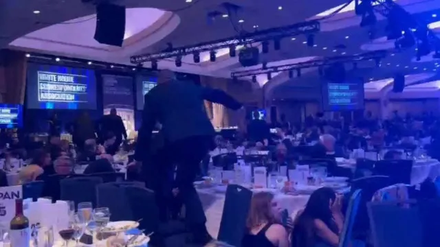 
                    Tiroteio em gala com Trump é encenação? A teoria que se espalhou online
                