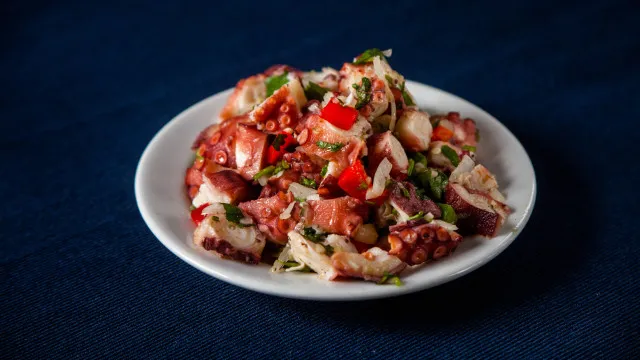 
                    Fácil, rápida e fresca! Aponte esta receita de salada de polvo
                