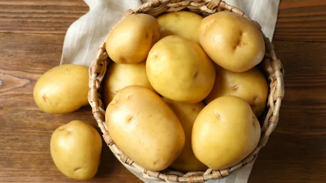 
                    Atente neste truque para guardar batatas: Duram muito mais e sem grelar
                