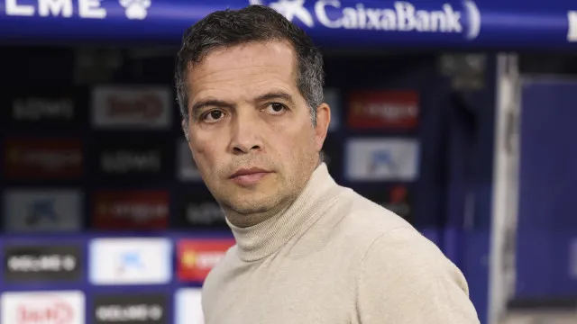 
                    Levante, de Luís Castro, escorrega e mantém-se em zona de descida
                