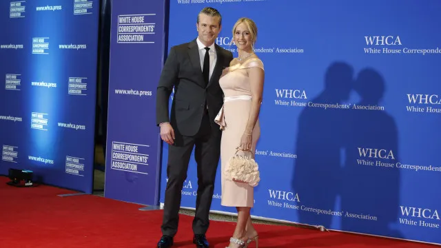 
                    Mulher de secretário de Defesa usou vestido da Temu? 