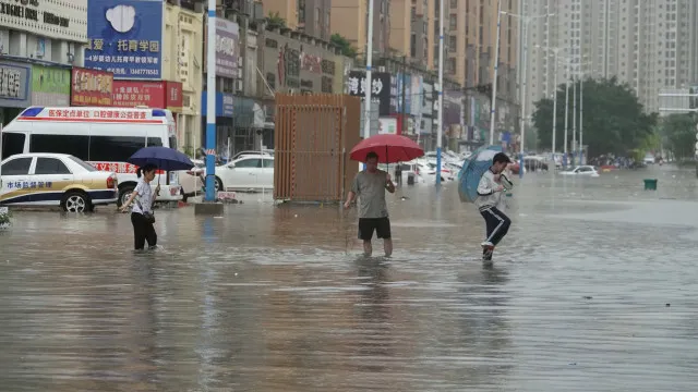 
                    Chuvas intensas provocam inundações e evacuações na China
                