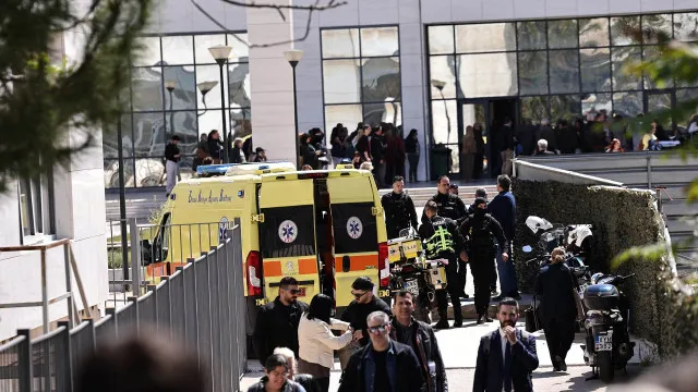 Homem abre fogo em balcão da Segurança Social e em tribunal na Grécia