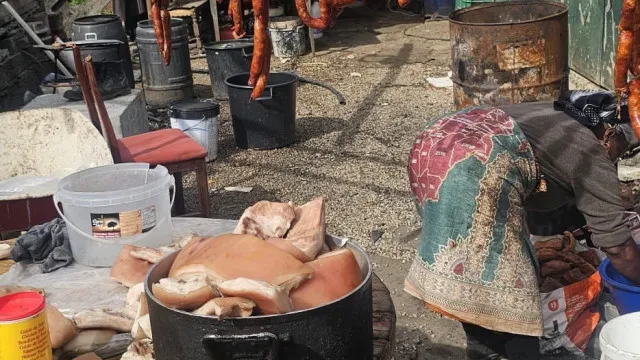 
                    PSP apreende 63 kg de enchidos, orelha de porco e torresmos 