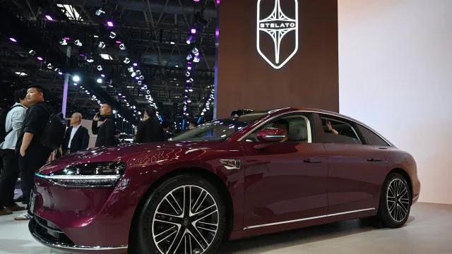 
                    Os faróis deste carro da Huawei podem projetar filmes (e não só)
                