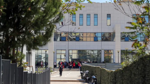 
                    Idoso de 89 anos detido após tiroteio em Atenas
                