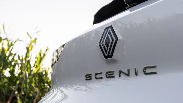 
                    Renault Scenic vai ser renovado e protótipo já está em testes
                