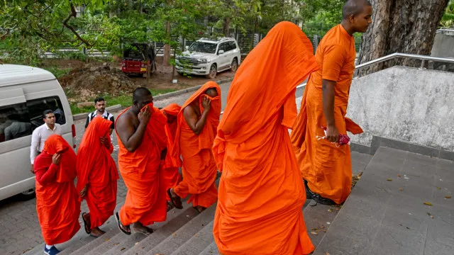 Vinte e dois monges budistas detidos com 110 kg de canábis no Sri Lanka