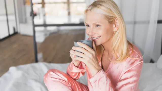 
                    Nutricionistas revelam a bebida ideal para começar o dia e envelhecer bem
                