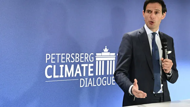 Deixar energias fósseis é necessário para "a independência"