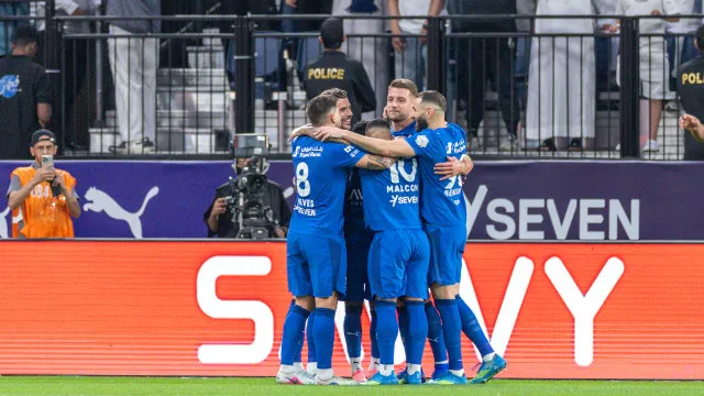 
                    Al Hilal bate Damac e mantém pressão ao líder Al Nassr
                