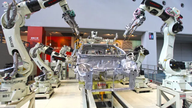 
                    Guerra no Irão afeta fornecedores da Toyota: 