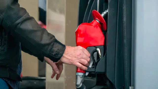 
                    Prepare a carteira: Vem aí novo agravamento do preço dos combustíveis
                