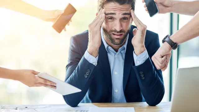 
                    8 hábitos diários que disparam o stress (e sem dar conta)
                
