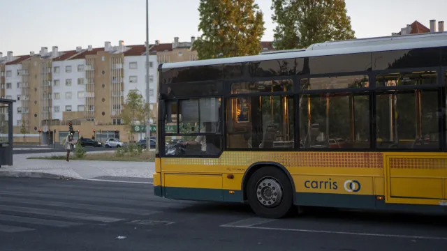 
                    Motorista da Carris acusado de negar entrada a muçulmana com máscara
                