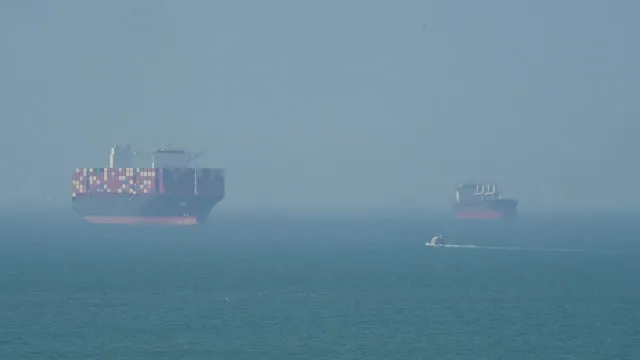 
                    EUA reivindicam bloqueio de 42 navios no Estreito de Ormuz
                