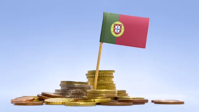 Economia cresce 2,3% no 1.º trimestre face a 2025, mas estagna em cadeia