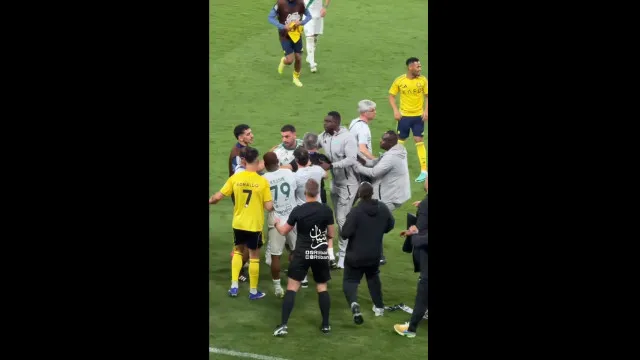 O que se passa aqui? Ex-Sporting lança a confusão no Al Nassr-Al Ahli