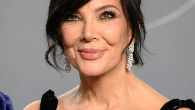 
                    Kris Jenner descontente com lifting facial? 