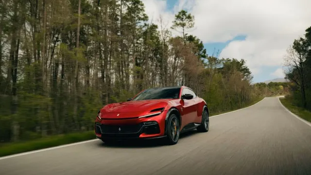 
                    Primeiro Ferrari de quatro lugares aprimorado. O que muda?
                