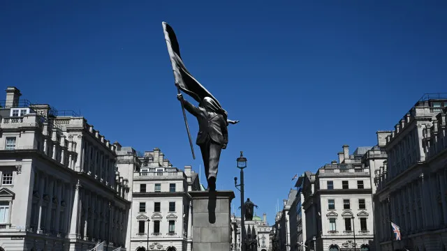 
                    Londres. Obras de Banksy custaram milhares aos contribuintes em limpeza 
                