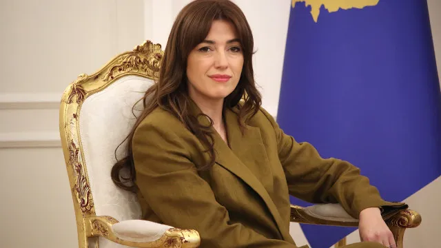 Presidente interina do Kosovo convoca legislativas antecipadas para 7 de junho