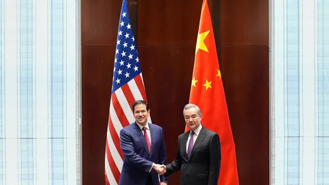 
                    China insta EUA a manterem estabilidade das relações bilaterais
                