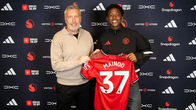 Oficial: Não contava para Ruben Amorim e agora renova com o Man. United